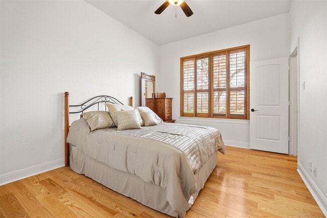 Building Photo - 322 Lake Placid Dr