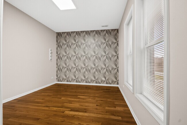 Building Photo - 3986 S Drexel Blvd