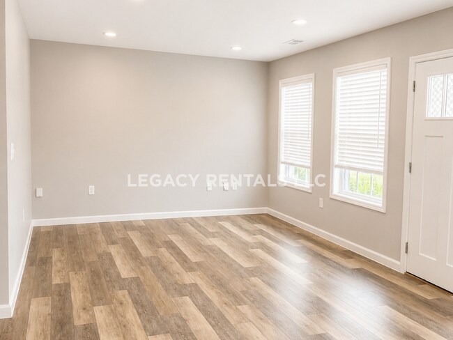 Building Photo - 240-242 Longwood Ln.