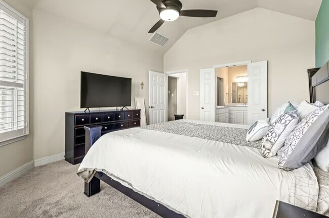 Building Photo - Entertainer's Home in Forney!