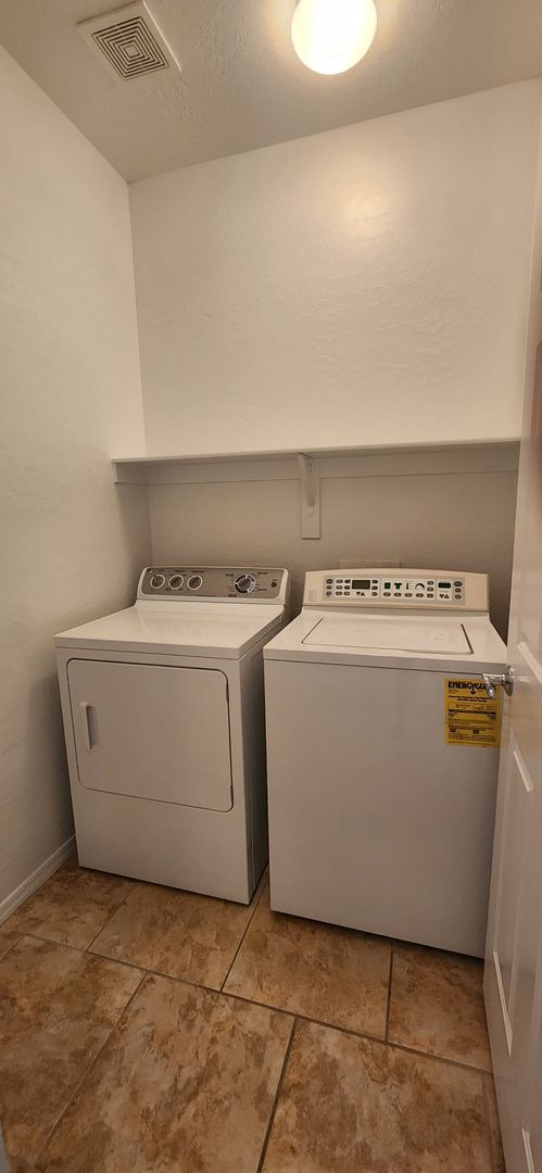 Building Photo - Freshly painted & all new carpeting - 3BR ...