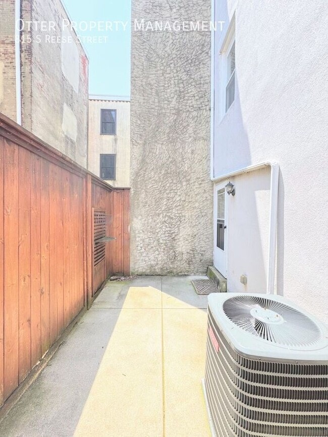 Building Photo - 815 S Reese St