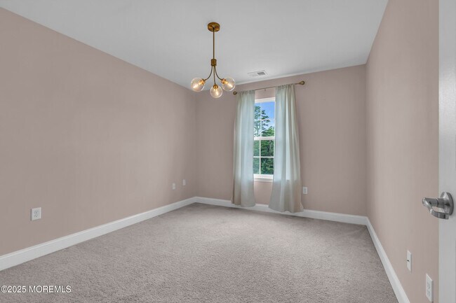 Building Photo - 12 Wintergreen Ct