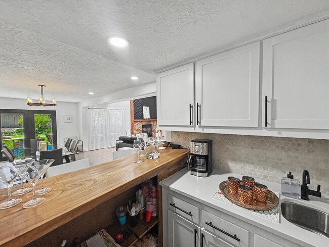 Building Photo - 9608 Merion Cir NE