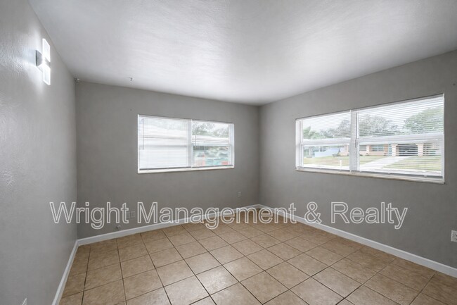 Building Photo - 10731 108th St N