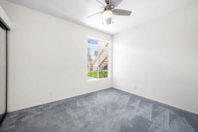 Building Photo - 3581 Cameo Dr