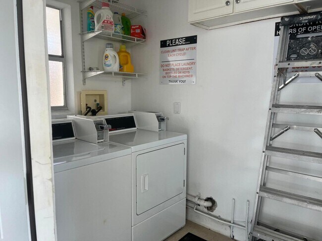 Building Photo - 325 S Ocean Breeze