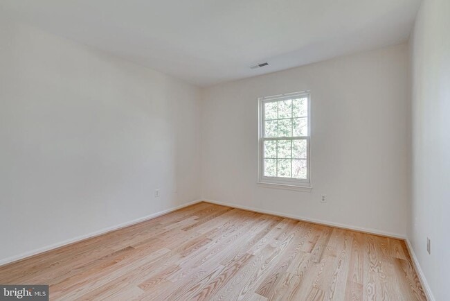 Building Photo - 1423 McLean Mews Ct