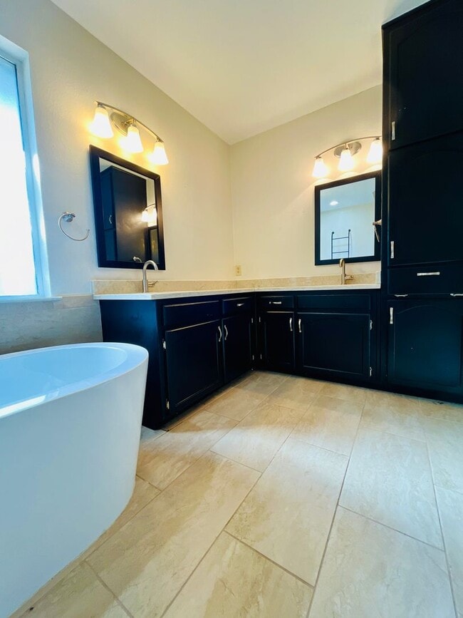 Building Photo - Coming Soon! Fireplace - Storage - Large backyard