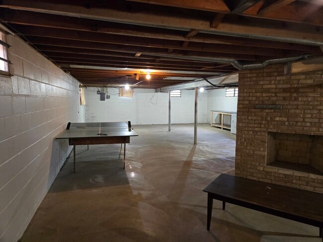 Building Photo - 448 Hubbard Ave