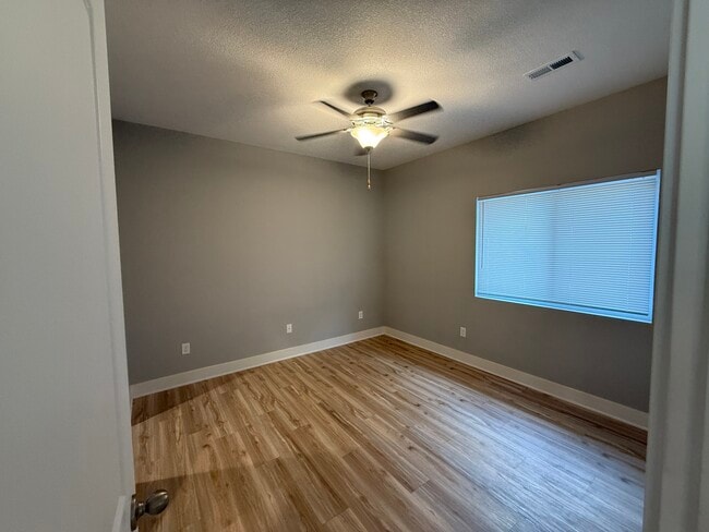 Building Photo - 405 SE 14th St