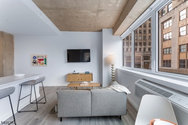 Building Photo - 10 Commerce Ct