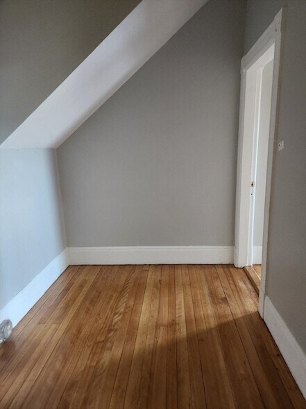 Building Photo - 106 Mill St