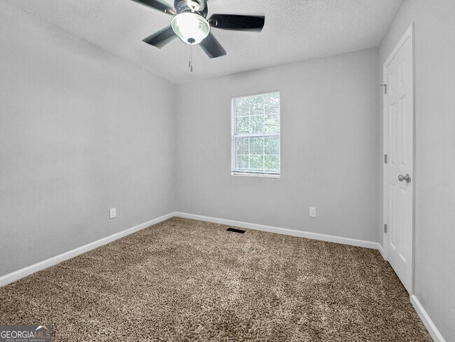 Building Photo - 555 Browning Cir