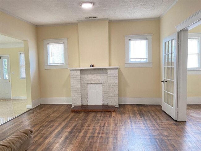 Building Photo - 175 Park Dr