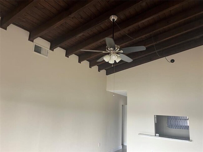 Building Photo - 5507 SW 24th Ave