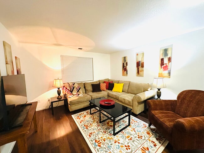 Building Photo - 1270 W Newlands Dr