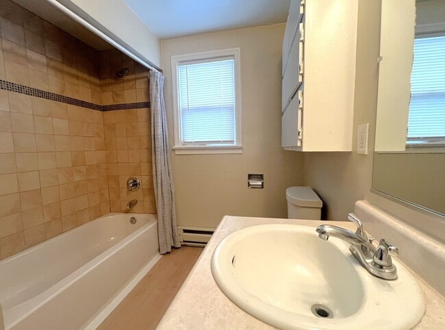 Building Photo - BIG VALUE small price!