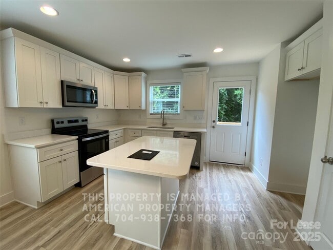 Building Photo - 213 Rosemont Ave