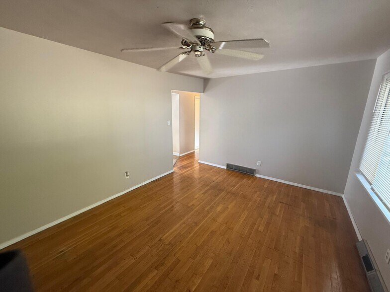 Building Photo - 242 Sadonia Ave