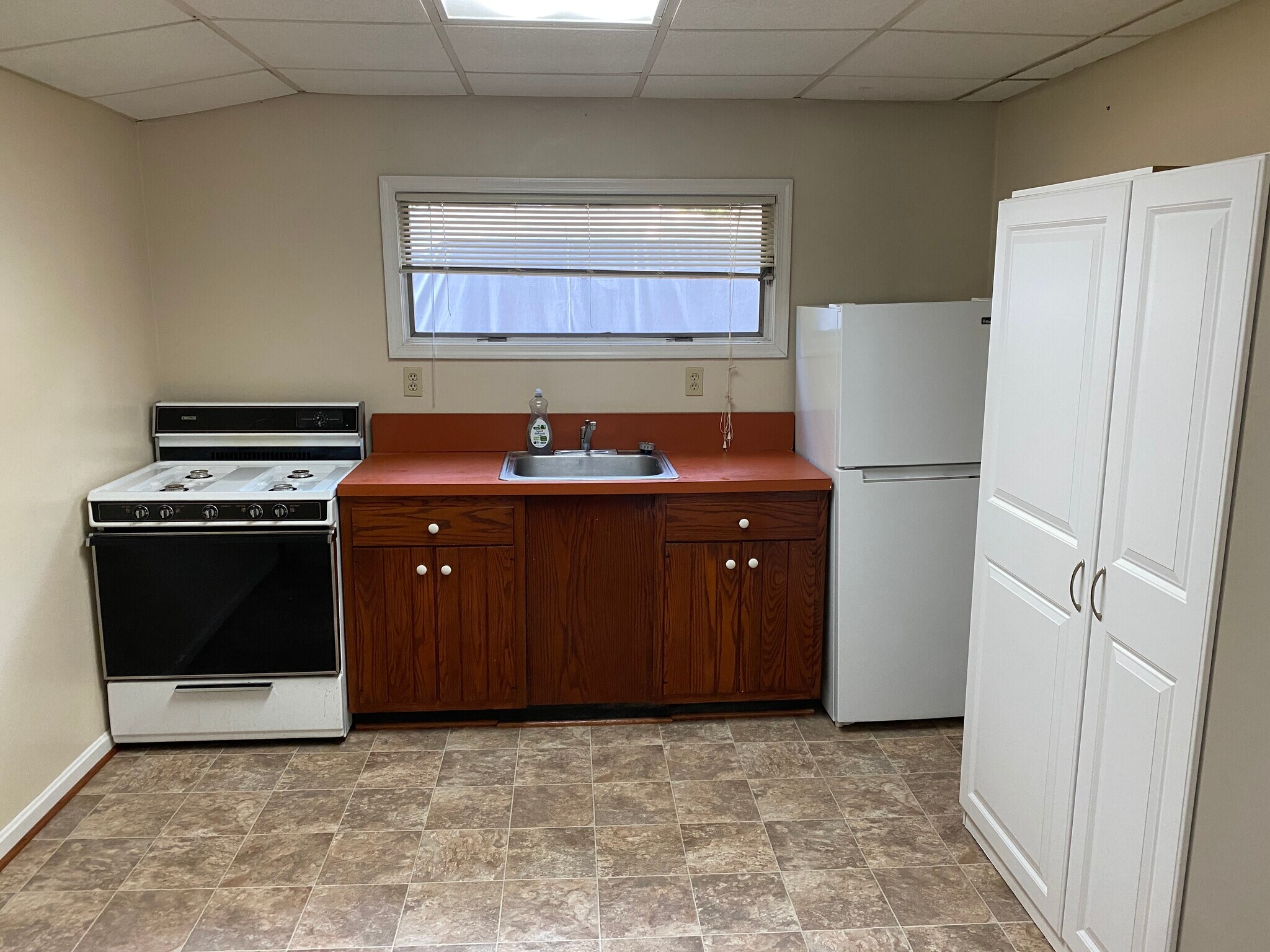 Building Photo - 9289 Meadow Crossing Way