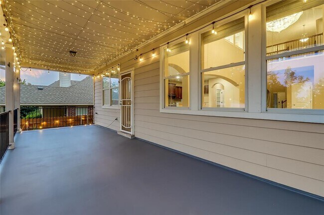 Building Photo - 401 Silver Trail