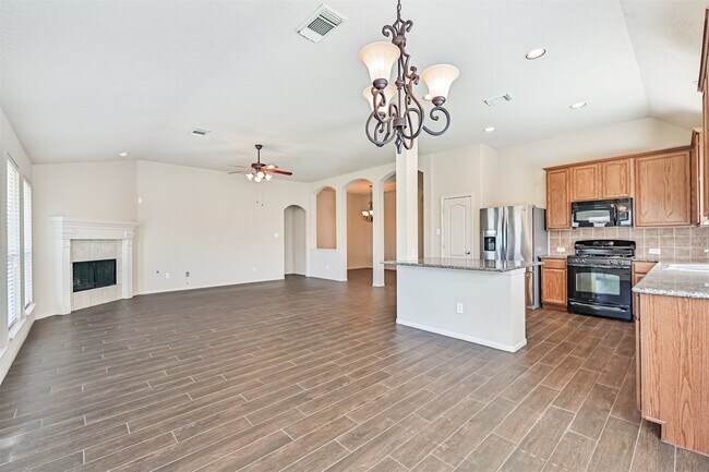 Building Photo - 2006 Plantain Lily Ct