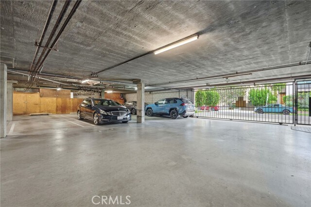 Building Photo - 2219 S Bentley Ave