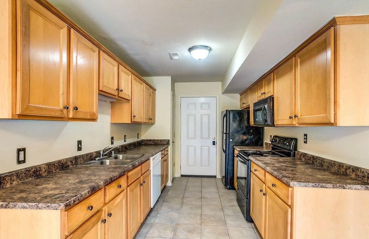 Building Photo - 578 Hampton Way