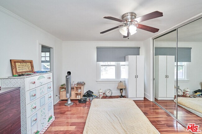Building Photo - 757 S Norton Ave