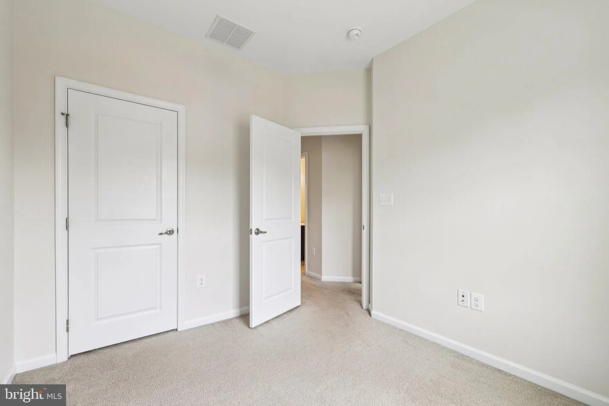 Building Photo - 8074 Locust Mill St