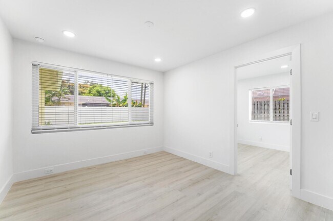 Building Photo - 7531 Edgewater Cir