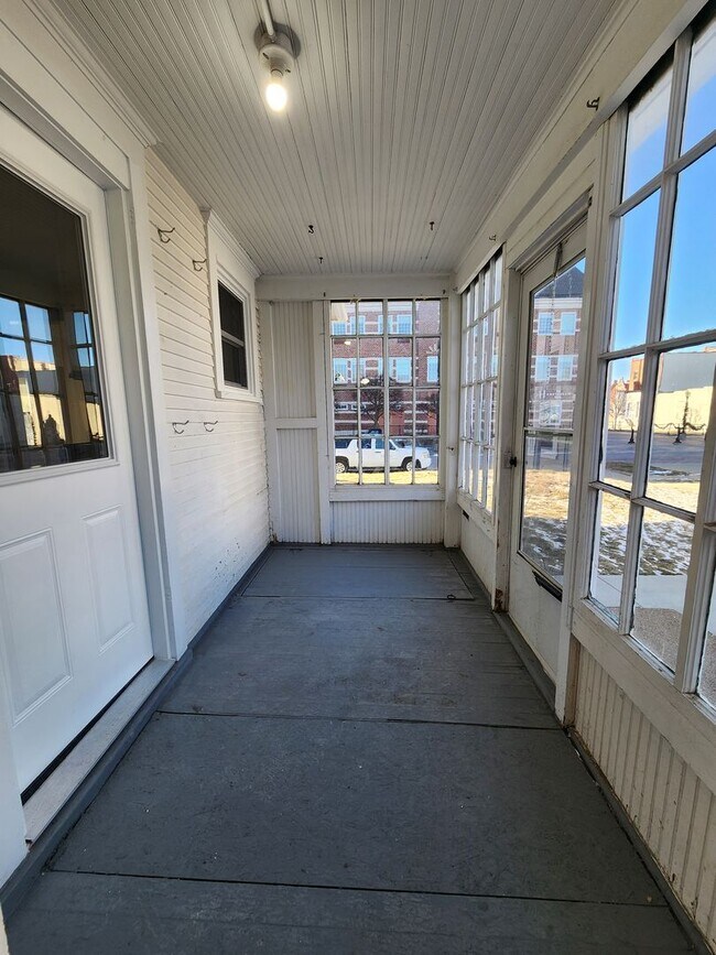 Building Photo - Spacious 3 Bedroom 1.5 Bathroom Home