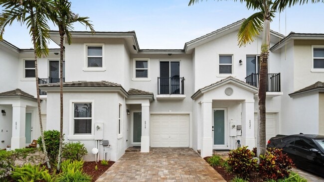 Building Photo - 6919 Pines Cir