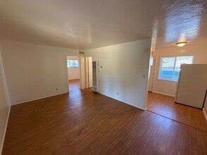 Building Photo - 1137 Saginaw St S