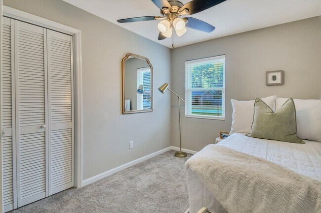 Building Photo - Fully Furnished Mid or Long Term Home on Whitemarsh Island!