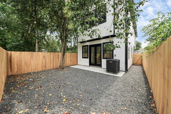 Building Photo - 8311 Venus St