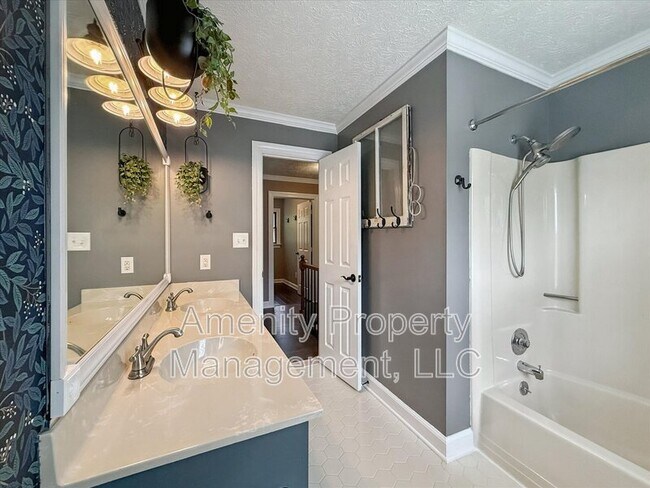 Building Photo - 11 Blacksmythe Ln