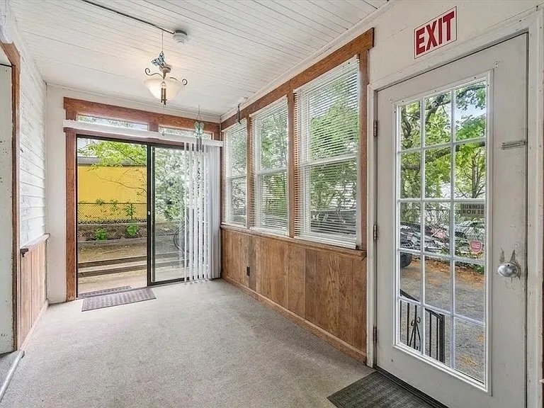 Building Photo - 7 Cross St