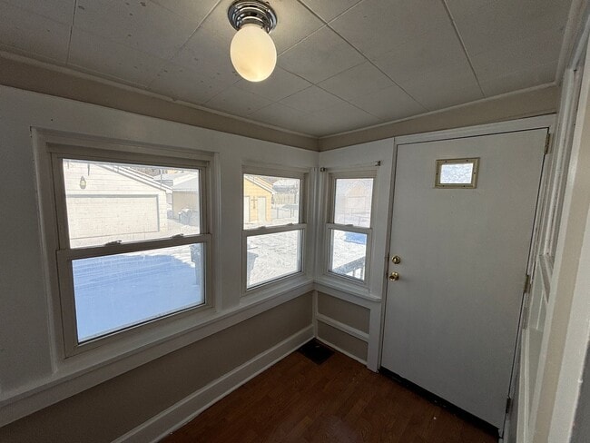 Building Photo - 1410 Wilson Ave