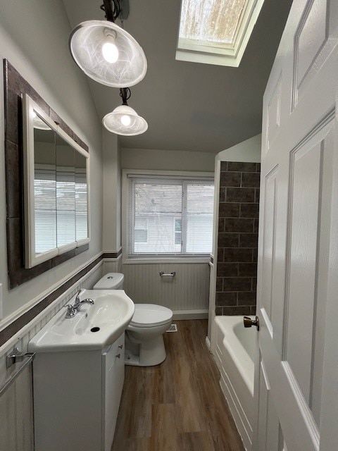 Building Photo - 230 E Victoria St