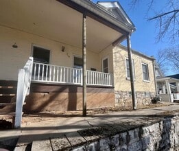 Building Photo - One bedroom with Bonus Room