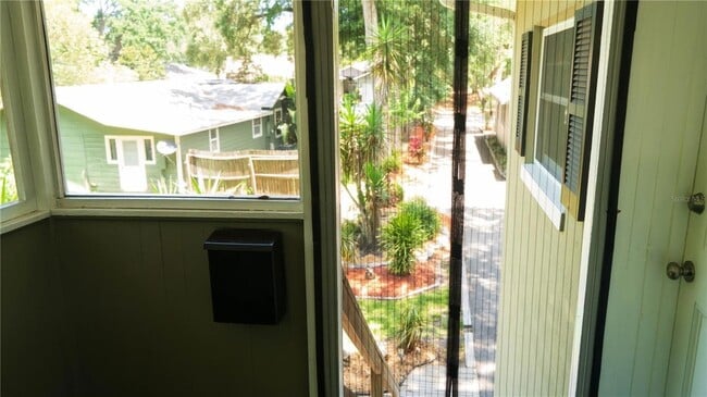 Building Photo - 2116 Henderson Dr