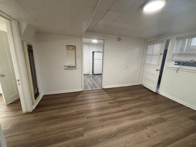 Building Photo - 1808 E 19th St