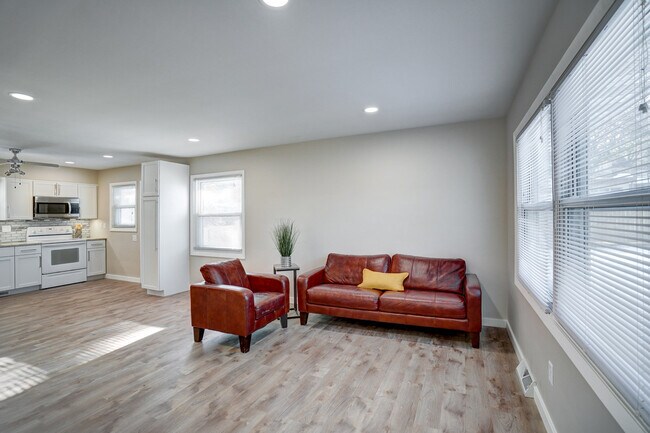 Building Photo - 4686 Capitol View Rd