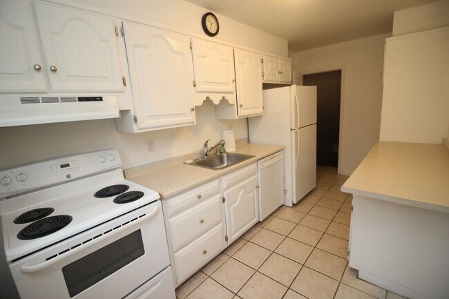 Building Photo - Lovely Towson 3bd/2ba Rowhome w/ CAC & W/D...