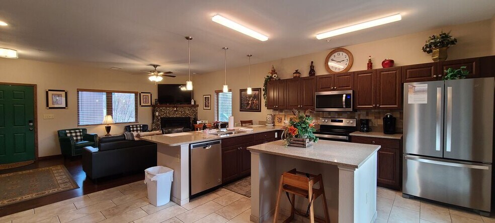 Building Photo - 132 Village Dr