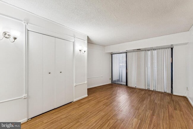 Building Photo - 5300 Columbia Pike