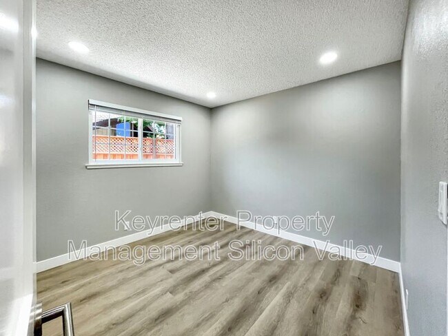 Building Photo - 1806 Blackmore Ct