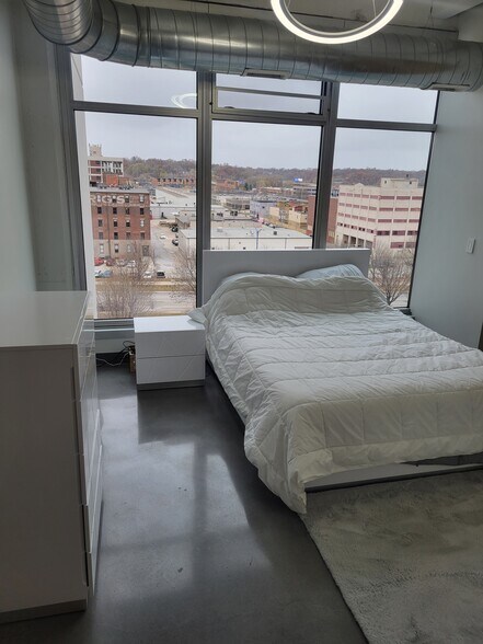 Building Photo - 120 SW 5th St